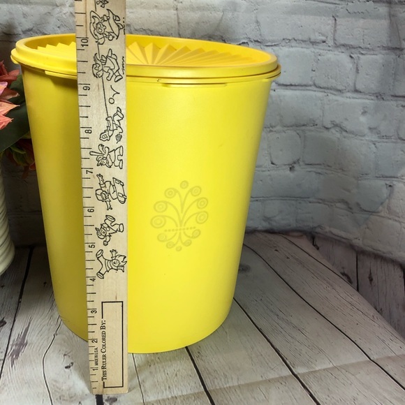 🛍🛍SOLD Vintage Tupperware MAXI canister 25cup - Picture 2 of 5